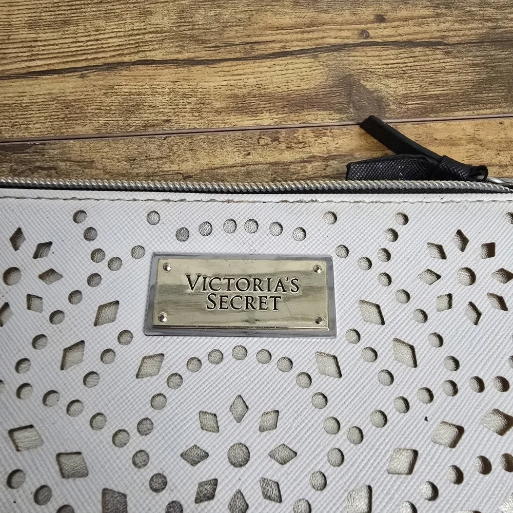 Victoria's Secret White Clutch Bag Or Make Up Bag
